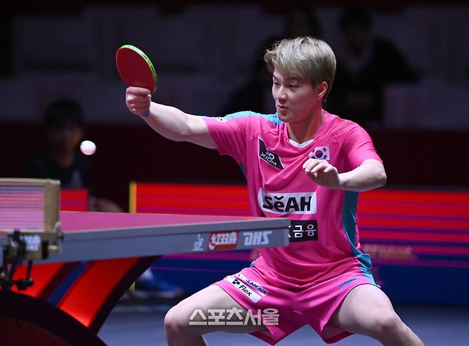 안재현이 21일(현지시간) 카타르 도하 루사일 아레나에서 열린 2025 국제탁구연맹(ITTF) 세계선수권대회 남자단식 32강 대만 린옌췬과 경기를 펼치고 있다. 2025. 5. 21.  도하(카타르) | 최승섭기자 thunder@sportsseoul.com