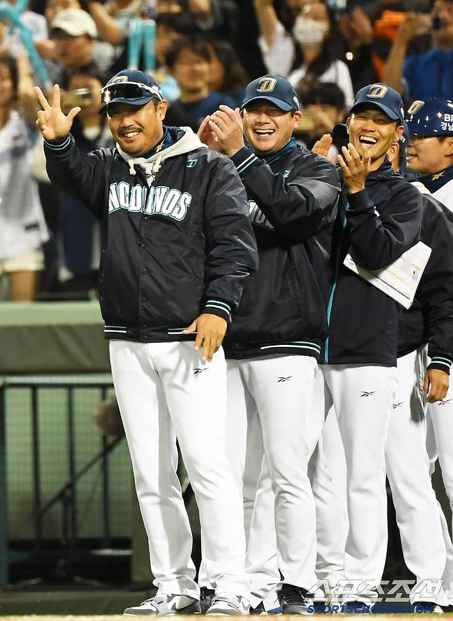 에이스 폰세 상대 위닝 시리즈에 성공한 NC 이호준 감독은 활짝 웃었다.