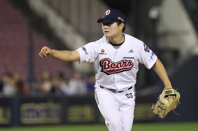 22일 잠실 SSG전에 등판해 투구하는 김택연. 사진제공=두산 베어스