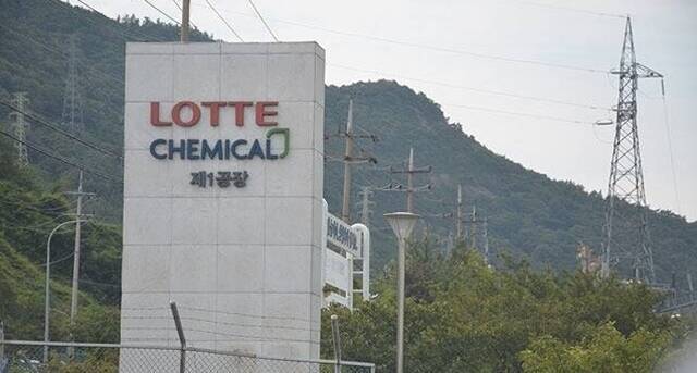 중국발 공급 과잉으로 고사 위기에 처한 국내 석유화학 업계가 21대 대선을 앞두고 거대 양당 후보가 내놓은 석유화학산업 지원 공약에 촉각을 곤두세우고 있다. /더팩트 DB