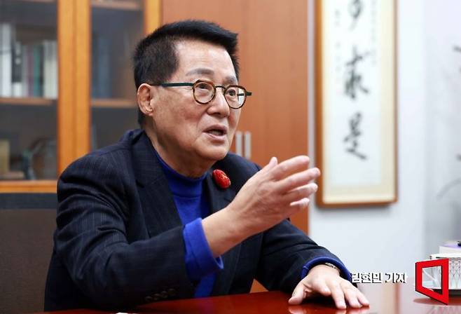 더불어민주당 공동선대위원장인 박지원 의원은 "변수가 있다면 이재명 후보의 신변안전 문제일 것"이라고 말했다. 김현민 기자