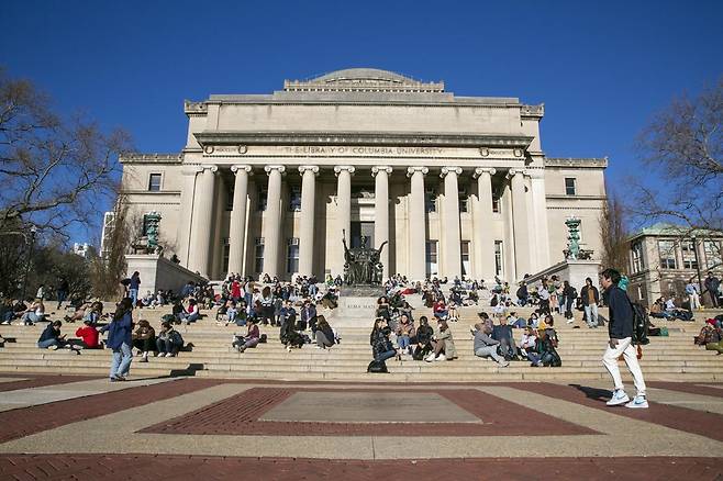 미국 명문 하버드대를 맹공격 중인 트럼프 행정부가 이번엔 컬럼비아대가 시민권법을 위반했다며 조준했다. 사진은 뉴욕의 컬럼비아대 캠퍼스. 2025.05.23 뉴욕=AP 뉴시스