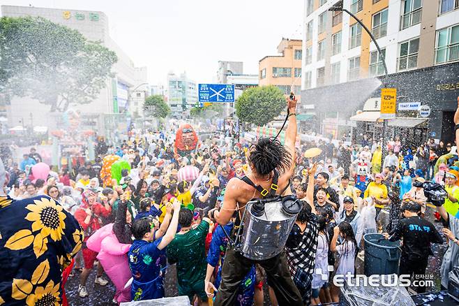 춘천마임축제 개막식 '아!水라장'