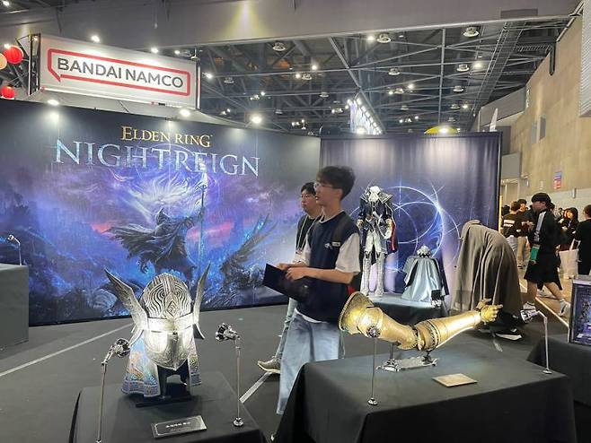 엘든링 밤의 통치자를 전면에 내세운 반다이남코 부스