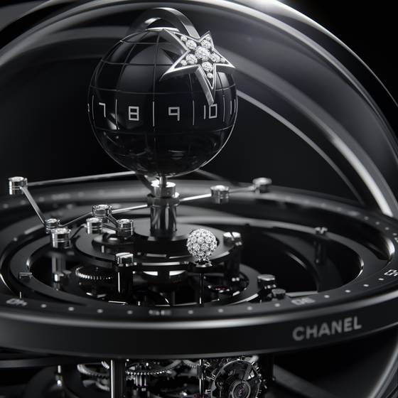단 한 점 생산한 탁상시계 '다이아몬드 아스트로 클락'으로 박람회 기간에 바로 판매됐다. 사진 샤넬