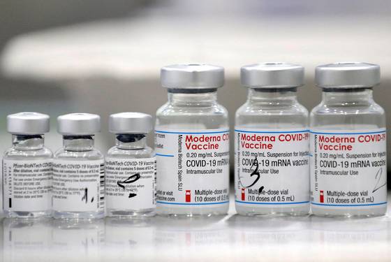 Vials of coronavirus disease (Covid-19) vaccines of Pfizer-BioNTech and Moderna are seen during a trial run of a mass vaccination center located inside of a gym in the town of Ricany near Prague, Czech Republic, February 25, 2021. [REUTERS/YONHAP]