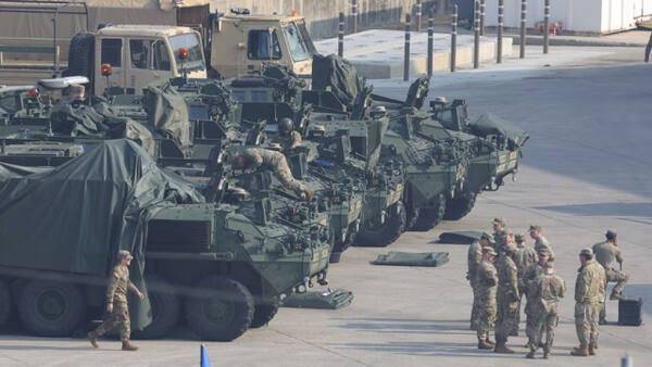 주한미군과 스트라이커 장갑차. 연합뉴스