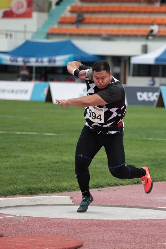 투척하는 심준. 사진[연합뉴스]