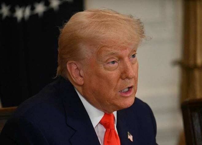 도널드 트럼프 미국 대통령이 22일(현지시간) 워싱턴 백악관에서 열린 MAHA (미국을 다시 건강하게) 위원회 행사에 참석해 발언을 하고 있다. /사진=(워싱턴 AFP=뉴스1)