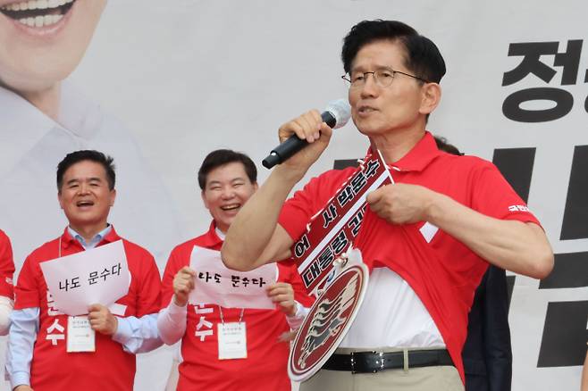 김문수 국민의힘 대선 후보가 22일 경기 광명시 철산로데오거리에서 유세를 하고 있다. /사진=공동취재