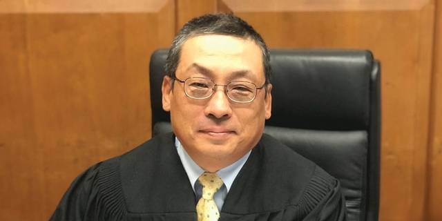 명 전 연방법원 판사. 서포크대 홈페이지 캡처