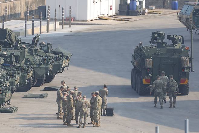 한미연합연습 ‘자유의 방패’(FS·Freedom Shield) 연습이 시작된 10일 경기도 동두천시 주한미군 기지에서 스트라이커 장갑차가 대기하고 있다. [연합]