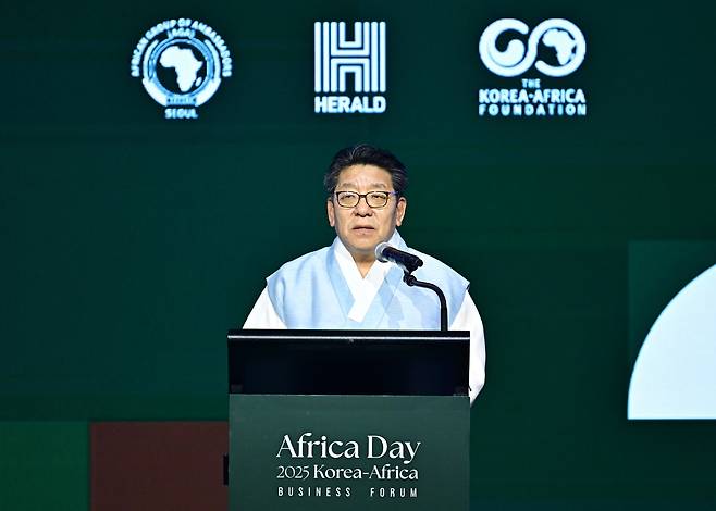 최진영 헤럴드미디어그룹 대표이사가 ‘아프리카의 날 2025 기념 비즈포럼’에서 개회사를 하고 있다.   이상섭 기자
