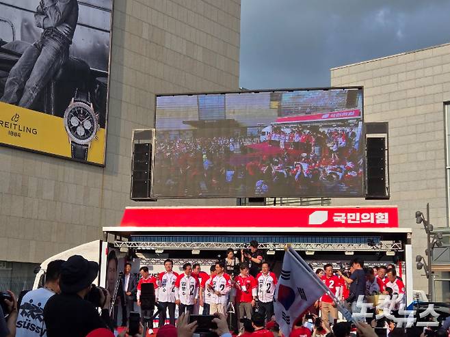 지난 20일 국민의힘 김문수 후보가 하남 스타필드 앞에서 유세를 하고 있다. 이준석 기자