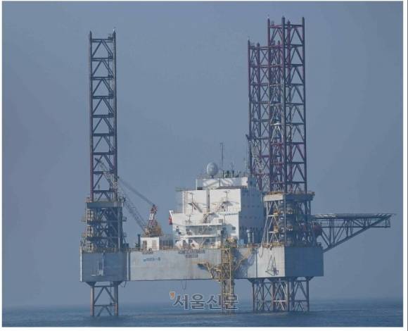 한중 양국의 200해리 배타적경제수역(EEZ)이 겹치는 서해 잠정조치수역에 중국이 2022년 일방적으로 관리시설이라며 설치한 석유 시추설비 형태의 구조물 사진을 국민의힘 엄태영 의원이 24일 공개했다. 2025.4.24 엄태영 의원실 제공