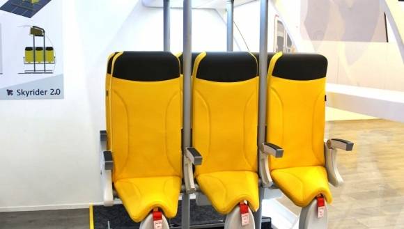 이탈리아 제조업체 아비오인테리어스가 개발한 비행기 입석 좌석. 사진=아비오인테리어스 홈페이지