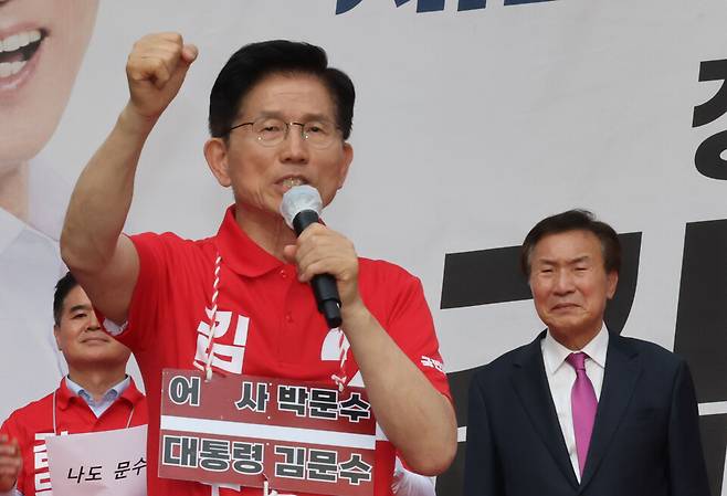 김문수 국민의힘 대선후보가 지난 22일 경기 광명시 철산로데오거리에서 열린 유세에서 지지를 호소하고 있다. ⓒ연합뉴스