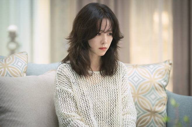 ▲ '천국보다 아름다운' 한지민. 제공|스튜디오 피닉스·SLL