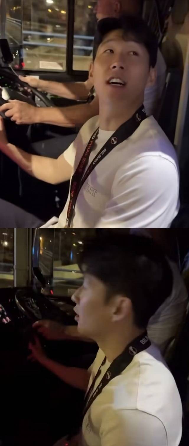 버스 경적 울리며 기뻐하는 손흥민. /사진=TNT스포츠 캡처