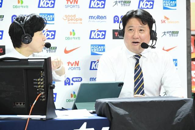 문경은 감독(오른쪽). /사진=KBL 제공
