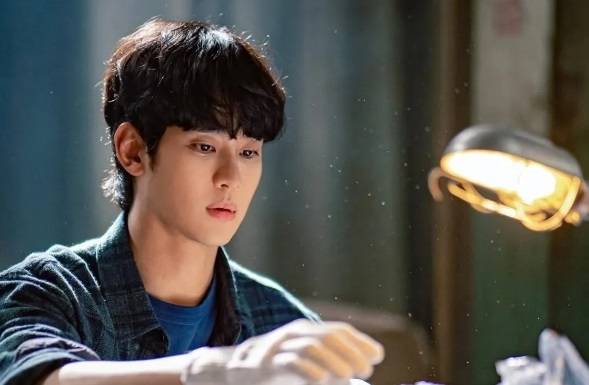 김수현의 출연작 디즈니플러스 ‘넉오프’의 촬영·공개가 무기한 중단됐다. 사진ㅣ월트디즈니컴퍼니 코리아