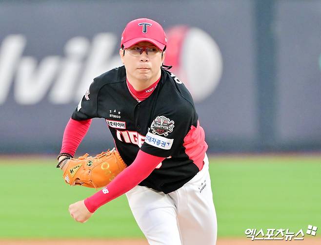 KIA 타이거즈 좌완 양현종이 22일 수원 KT 위즈파크에서 열린 2025 신한 SOL Bank KBO리그 KT 위즈와의 팀 간 6차전에 선발등판, 6⅔이닝 4피안타 4볼넷 4탈삼진 3실점 호투와 함께 승리투수가 됐다. 사진 김한준 기자