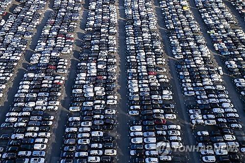 독일 물류터미널의 자동차들 [EPA 연합뉴스 자료사진. 재판매 및 DB 금지]