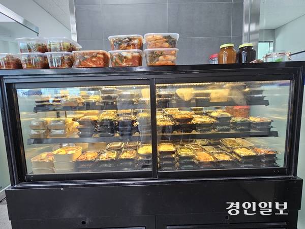 의정부지방법원 남양주지원 구내식당에서 판매중인 밑반찬들. 2025.5.21 남양주/이종우기자 ljw@kyeongin.com