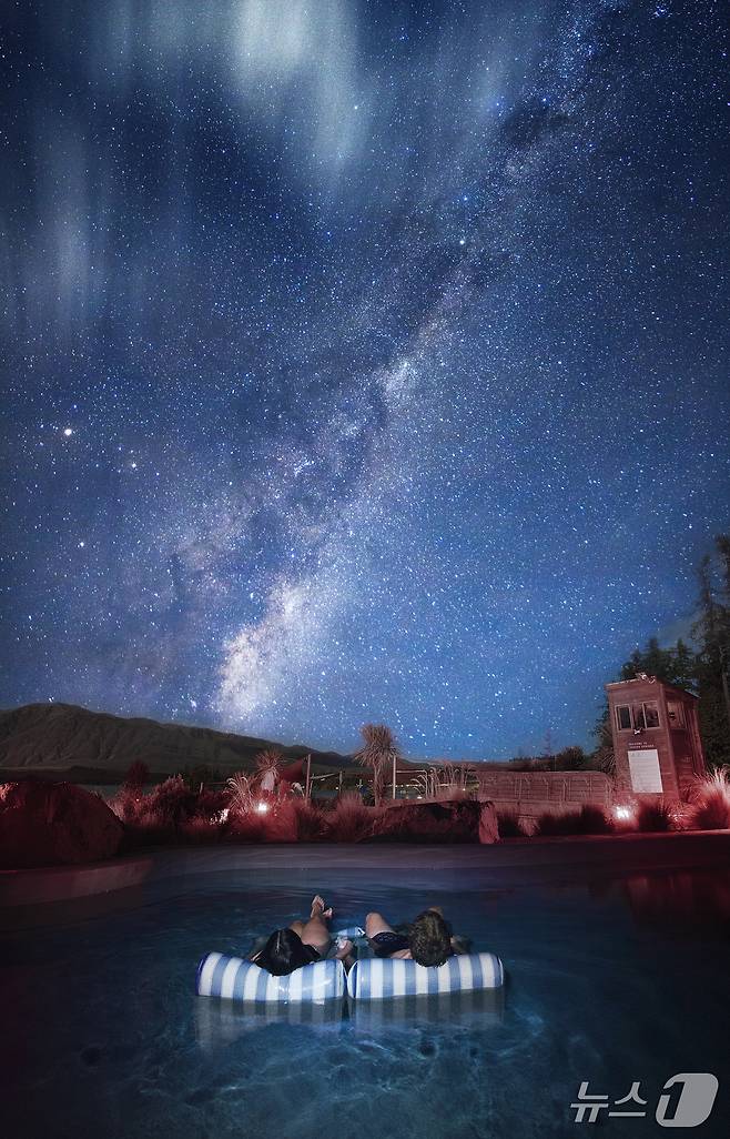 온천과 별빛이 어우러져 더욱 특별한 로맨스가 완성된다(Tekapo Springs 제공)