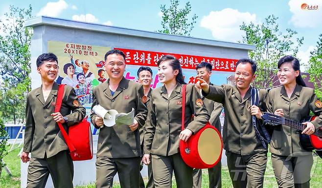 (평양 노동신문=뉴스1) = 북한 노동당 기관지 노동신문은 24일 각지에서 직관선전·선동 활동의 효과를 높이기 위한 조직 정치사업을 강화하고 있다고 보도했다. 사진은 금야군당집중강연선전대. [국내에서만 사용가능. 재배포 금지. DB 금지. For Use Only in the Republic of Korea. Redistribution Prohibited] rodongphoto@news1.kr