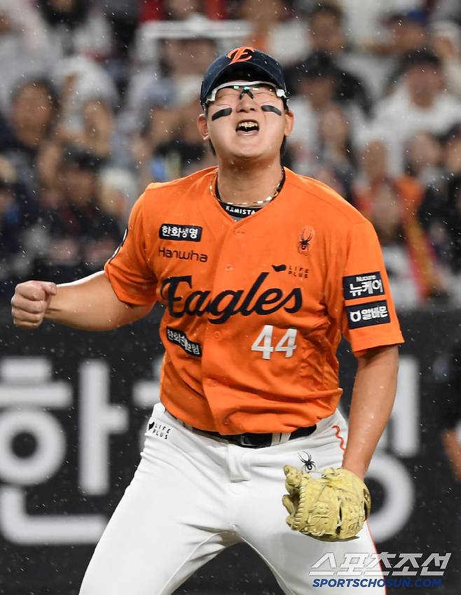 9회 2사 만루 삼진으로 경기를 마무리한 한화 김서현이 포효했다.