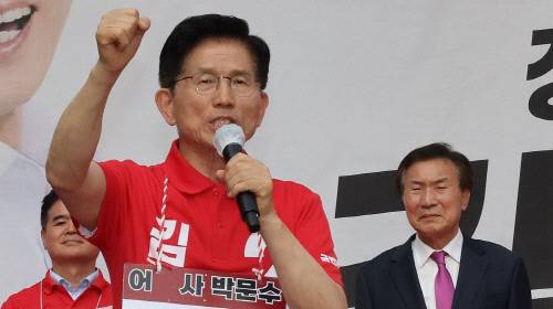 국민의힘 김문수 대선후보가 22일 경기 광명시 철산로데오거리에서 열린 유세에서 지지를 호소하고 있다. 연합뉴스