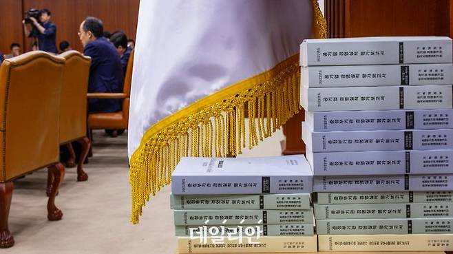 2022년도 공공기관 경영실적을 평가한 책자.ⓒ연합뉴스