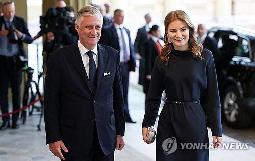 벨기에의 필립 국왕(왼쪽)과 엘리자베트 공주. [사진=로이터 연합뉴스 자료사진]