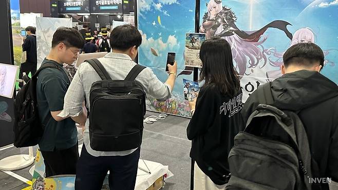 ▲ 많은 관심을 받았던 세컨드퀘스트 부스