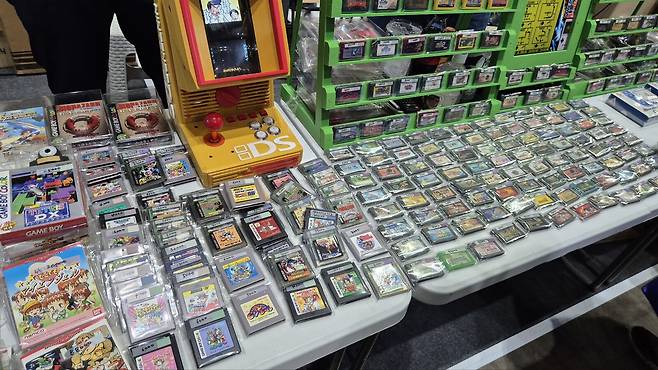 ▲ '게임보이 컬러'의 팩 들도 보인다. 정말 드물게 한 번씩 봤던 것 같다.