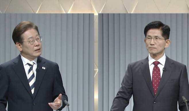 이재명 대선 후보(왼쩍)와 김문수 대선 후보.