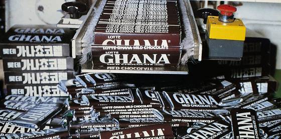 초창기 가나초콜릿 생산 장면. 롯데웰푸드