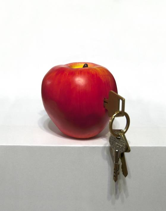 세화미술관 ‘유영하는 세계’에 전시된 김명범 작가의 ‘키’는 낯익은 사물을 낯설게 결합하고 있다. [사진 세화미술관]