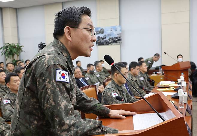 이진우 전 육군 수도방위사령관이 지난 1월14일 오후 서울 여의도 국회에서 열린 ‘윤석열 정부의 비상계엄 선포를 통한 내란 혐의 진상규명 국정조사 특별위원회의’에서 의원 질의에 답하고 있다. 연합뉴스