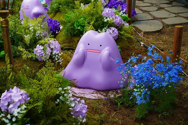 Ditto figures with different expressions are installed at Boramae Park's Metamong Garden in Dongjak-gu, southwestern Seoul, Wednesday. (Lee Si-jin/The Korea Herald)