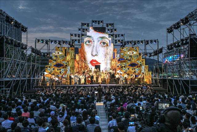 지난해 서울시오페라단이 제2회 광화문광장 야외 오페라로 선보인 ‘카발레리아 루스티카나’ 공연 장면. 세종문화회관 제공