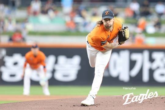 한화 선발 와이스의 역투. 사진[연합뉴스]