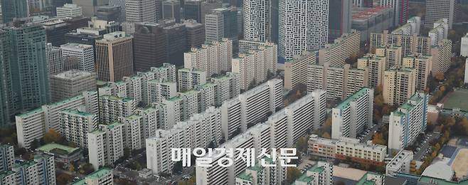 재건축이 필요한 노후 단지가 몰려 있는 서울 영등포구 여의도 일대 전경. [매경DB]