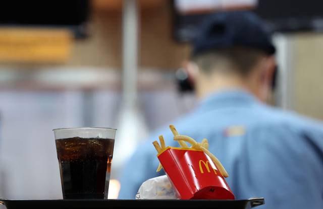 맥도날드 감자튀김, 콜라.  뉴시스