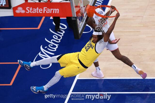 덩크를 작렬하는 터너. /게티이미지코리아