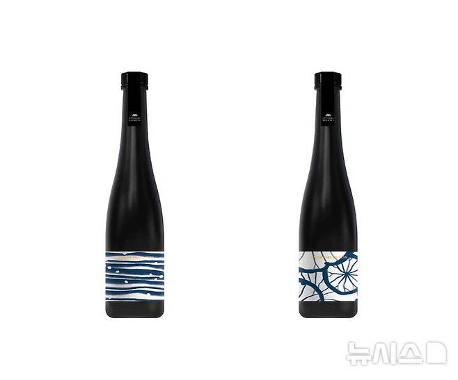 [서울=뉴시스] 지평주조의 하이엔드 막걸리인 '지평 부의'(左)와 '지평 석탄'(右). photo@newsis.com