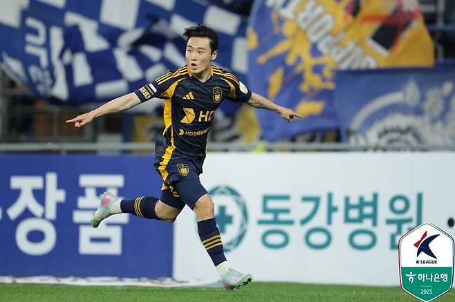 [서울=뉴시스] 프로축구 K리그1 울산 HD의 엄원상. (사진=한국프로축구연맹 제공)
