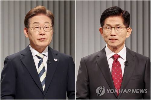 제21대 대선 2차 후보자 토론회 준비하는 이재명-김문수 후보 (서울=연합뉴스) 더불어민주당 이재명(왼쪽)·국민의힘 김문수 대선후보가 23일 서울 여의도 KBS 스튜디오에서 열린 제21대 대선 2차 후보자 토론회를 준비하고 있다. 2025.5.23 [국회사진기자단] photo@yna.co.kr