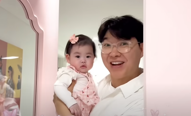 박수홍이 딸을 위해 직접 꾸민 집 내부를 최초 공개했다. 유튜브 채널 ‘박수홍 행복해다홍’ 캡처